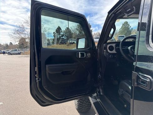 Used 2024 Jeep Wrangler Willys image 9