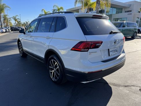 Certified 2021 Volkswagen Tiguan SE w/ Panoramic Sunroof Package image 8