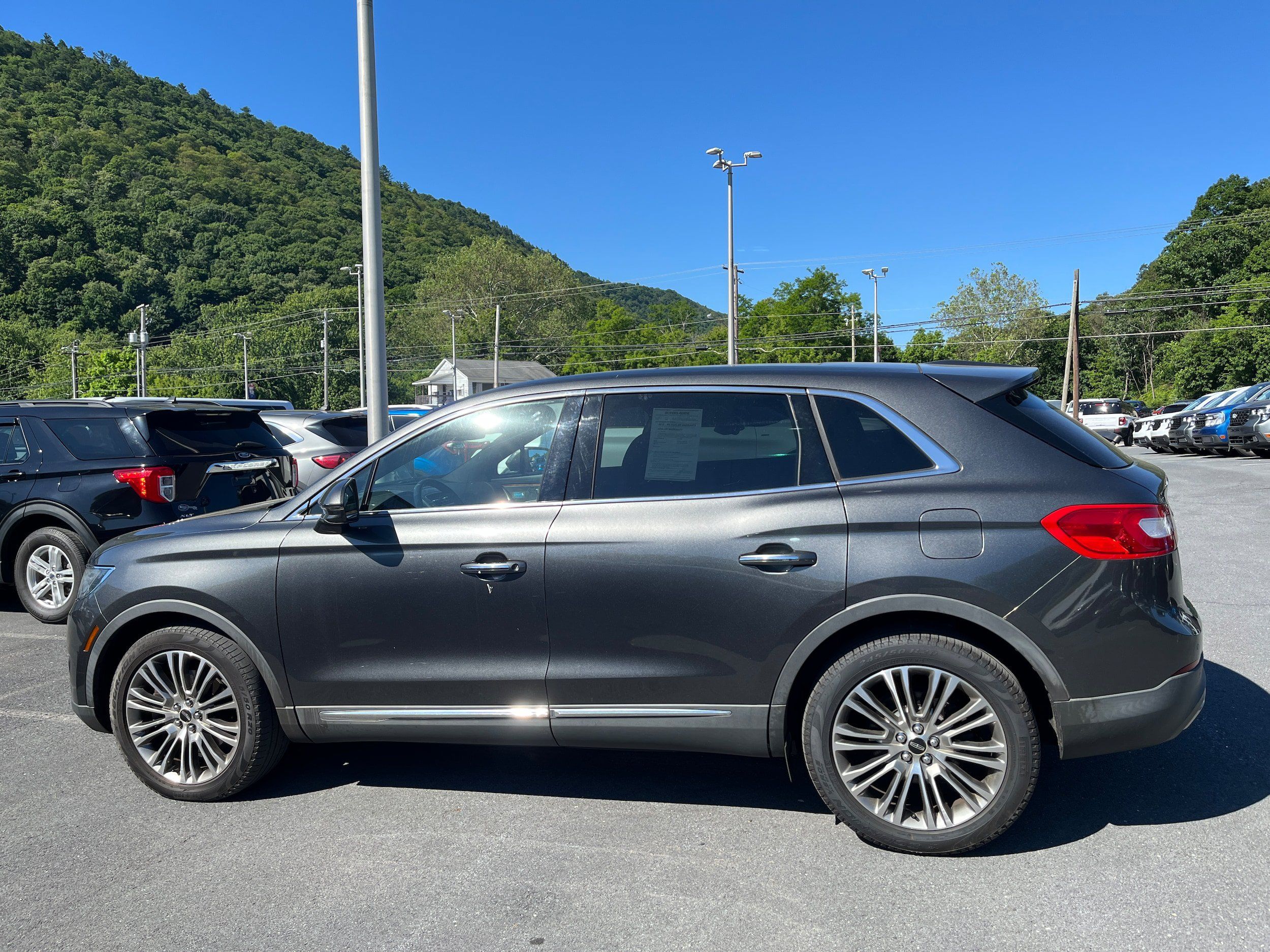 Used 2017 Lincoln MKX Reserve AWD/4WD image 6