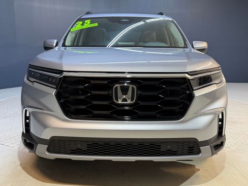 Used 2025 Honda Pilot Touring image 6