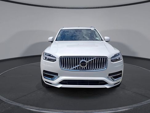 Certified 2025 Volvo XC90 T8 Ultra w/ Protection Package Premier AWD/4WD image 4