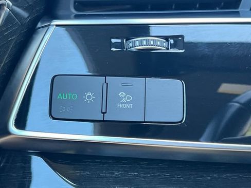 Used 2023 Audi Q8 Premium Plus w/ Premium Plus Package AWD/4WD image 32