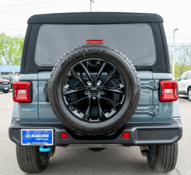 Used 2024 Jeep Wrangler Unlimited Sahara w/ Technology Group AWD/4WD image 7