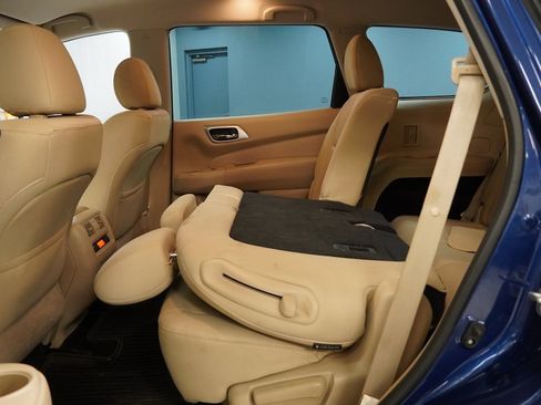 Used 2019 Nissan Pathfinder SV image 26