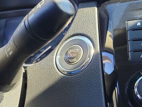 Certified 2018 Nissan Rogue SV image 28