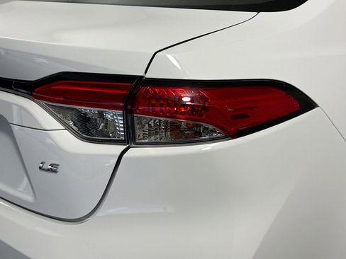 Used 2022 Toyota Corolla LE FWD image 33