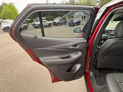 Used 2023 Buick Encore GX Essence w/ Experience Buick Package FWD image 23