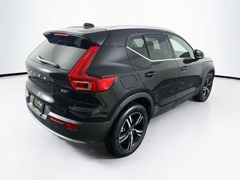 Used 2025 Volvo XC40 B5 Core image 9