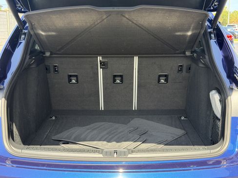 Certified 2023 Porsche Macan AWD/4WD image 15