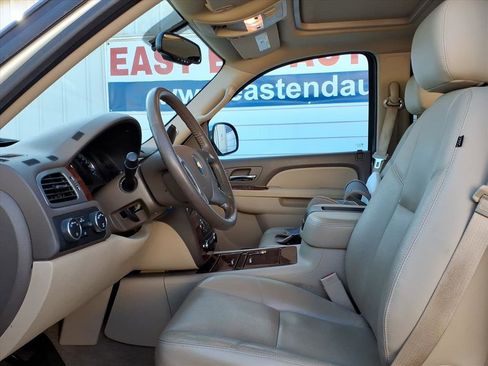 Used 2013 Chevrolet Avalanche LTZ image 9