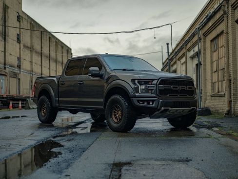Used 2017 Ford F150 Raptor w/ Equipment Group 802A Luxury image 46