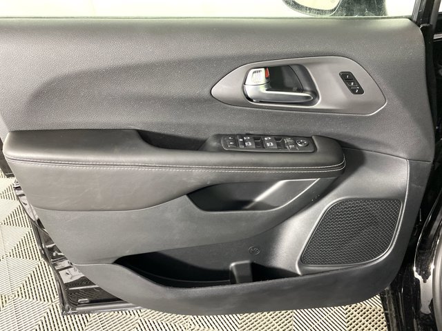 New 2026 Chrysler Pacifica Select FWD image 12