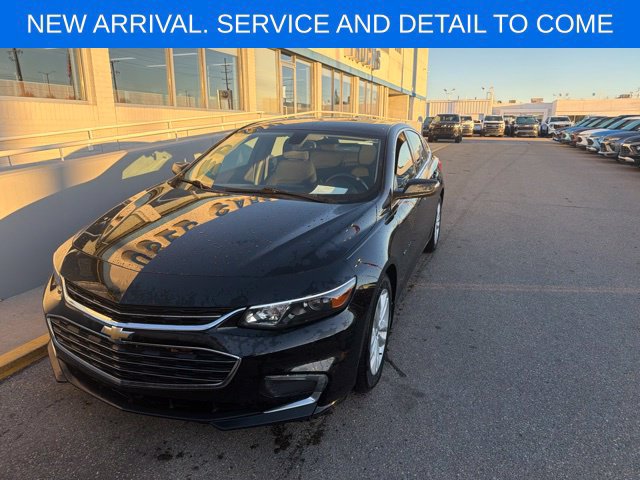Used 2018 Chevrolet Malibu LT FWD image 2