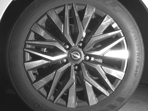Used 2025 Nissan Altima 2.5 SV FWD image 12
