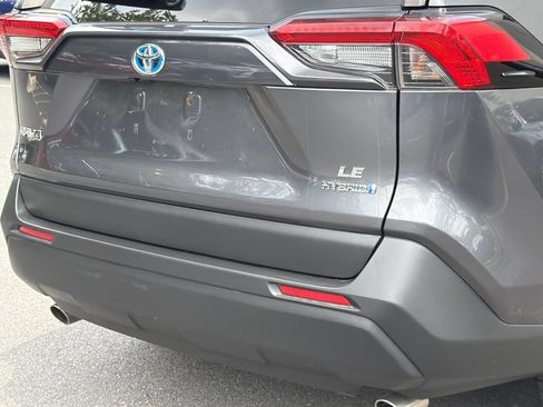 Used 2021 Toyota RAV4 LE AWD/4WD image 5