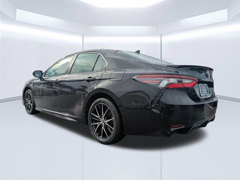 Used 2024 Toyota Camry SE image 6