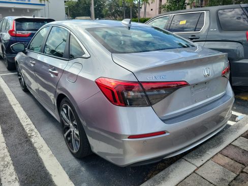 Used 2024 Honda Civic Touring image 4