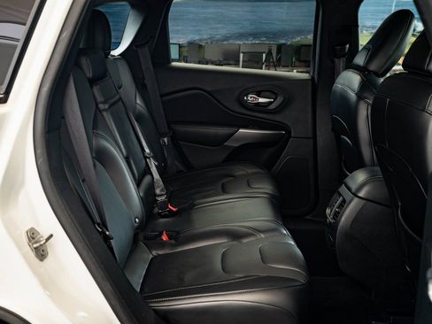 Used 2019 Jeep Cherokee Limited image 35