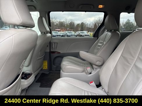 Used 2014 Toyota Sienna XLE w/ Entertainment Package image 10
