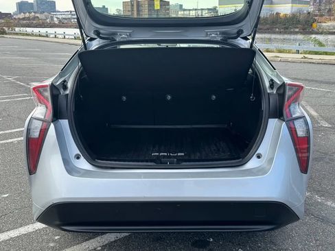 Used 2016 Toyota Prius Three Touring image 28