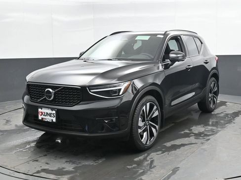 New 2026 Volvo XC40 B5 Plus w/ Protection Package Premier image 5