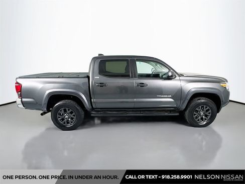 Used 2020 Toyota Tacoma SR5 AWD/4WD image 4