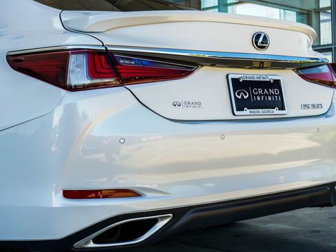 Used 2021 Lexus ES 350 Ultra Luxury w/ Accessory Package FWD image 13