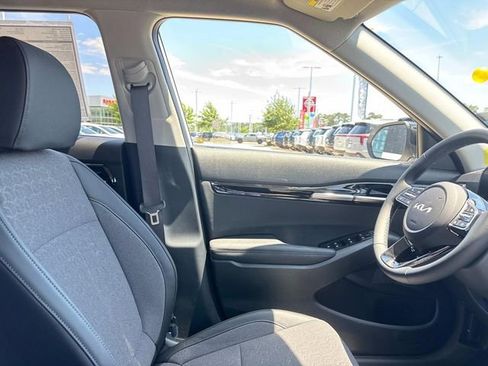 New 2026 Kia Seltos S FWD image 12