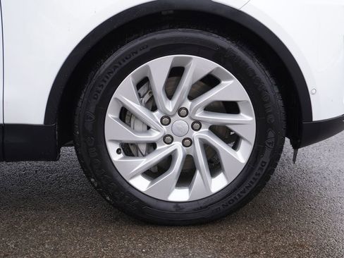 Used 2024 Land Rover Discovery S image 13