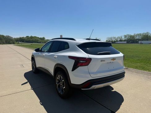 New 2026 Chevrolet Trax LT FWD image 7