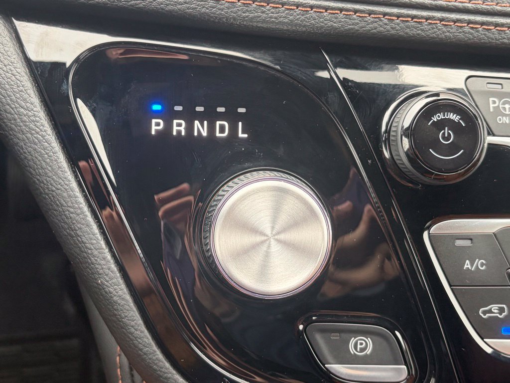 Used 2024 Chrysler Pacifica Pinnacle FWD image 27