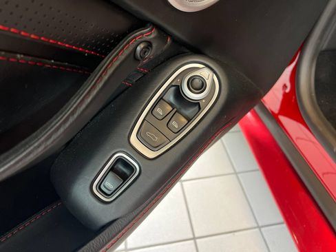Used 2021 Aston Martin V8 Vantage Roadster RWD image 28