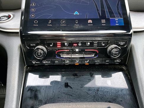 Certified 2024 Jeep Grand Cherokee L Limited w/ Luxury Tech Group II image 18