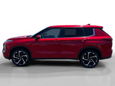 Used 2024 Mitsubishi Outlander SE AWD/4WD image 2
