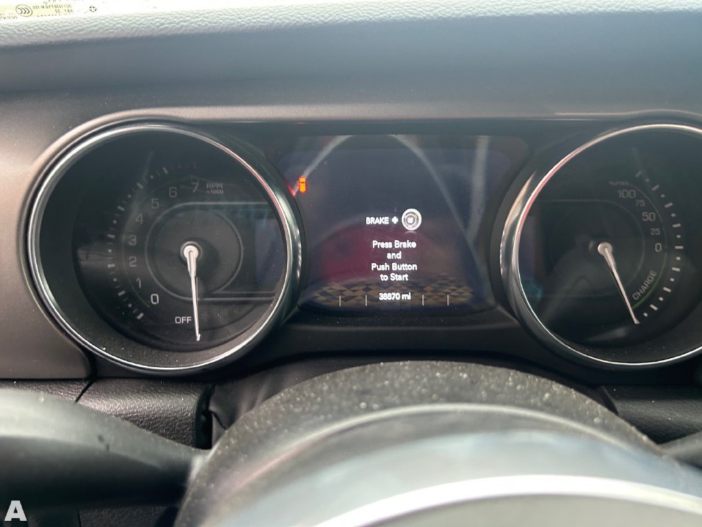 Used 2022 Jeep Wrangler Unlimited Rubicon 4xe AWD/4WD image 9