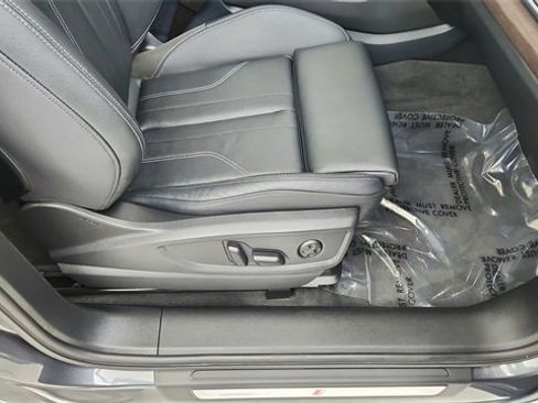 Used 2025 Audi Q5 e Premium Plus w/ Premium Plus Package image 22