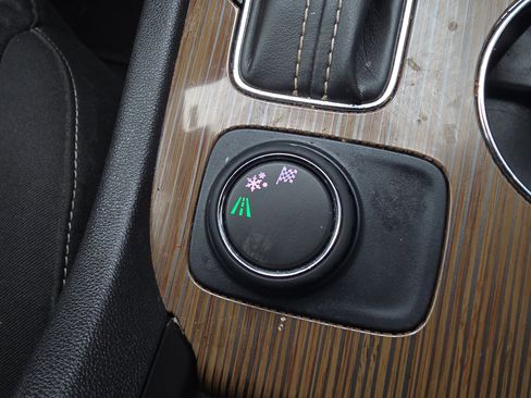 Used 2019 GMC Acadia SLE image 23