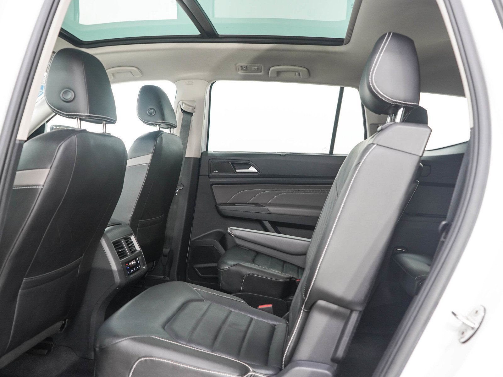 Used 2023 Volkswagen Atlas SEL Premium AWD/4WD image 16