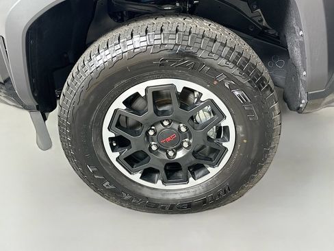 Certified 2025 Toyota Tacoma TRD Off-Road AWD/4WD image 30