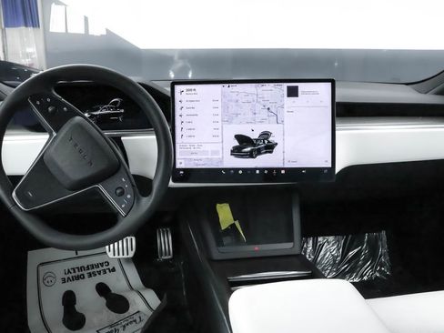 Used 2023 Tesla Model S Plaid image 15