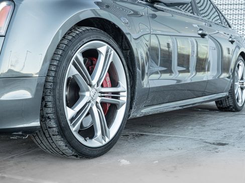 Used 2013 Audi S8 4.0T image 38
