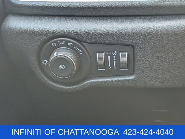 Used 2025 Chrysler Pacifica Limited FWD image 31