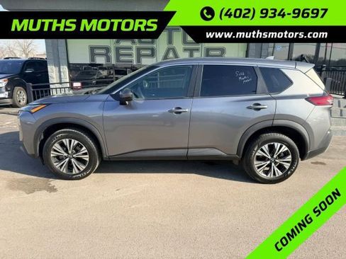Used 2022 Nissan Rogue SV image 3