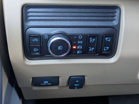 Used 2025 Ford F250 Lariat w/ Chrome Package image 23