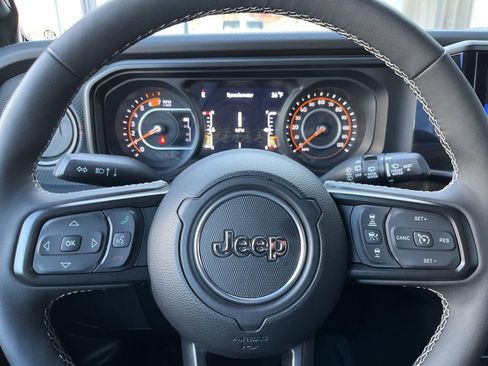 Used 2025 Jeep Wrangler Unlimited Rubicon image 34