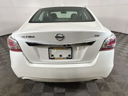Used 2015 Nissan Altima 2.5 SV w/ Convenience Package FWD image 3