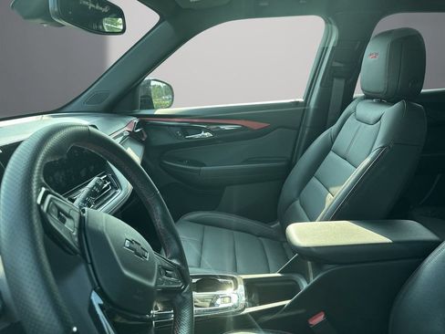 Used 2025 Chevrolet TrailBlazer RS w/ Convenience Package FWD image 3