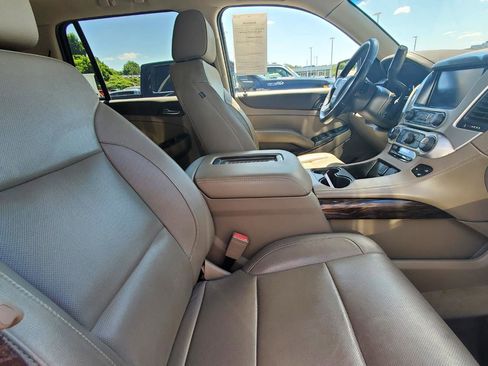 Used 2017 GMC Yukon SLT w/ Premium Edition RWD image 4