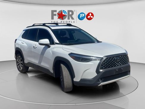 Used 2023 Toyota Corolla Cross XLE w/ Convenience Package image 7