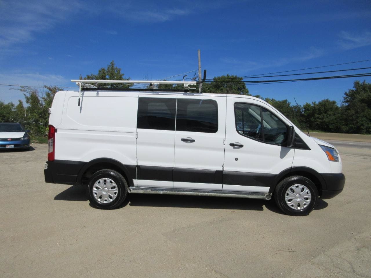 Used 2019 Ford Transit 250 130 Low Roof w/ Exterior Upgrade Package RWD image 4